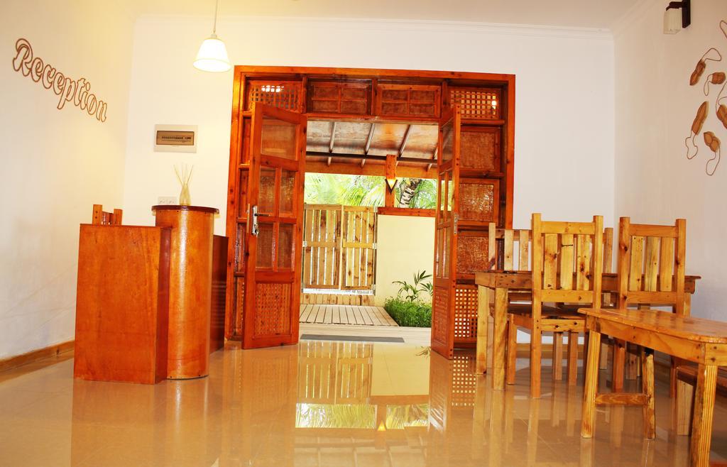 Kaafu Inn Guraidhoo Exterior photo