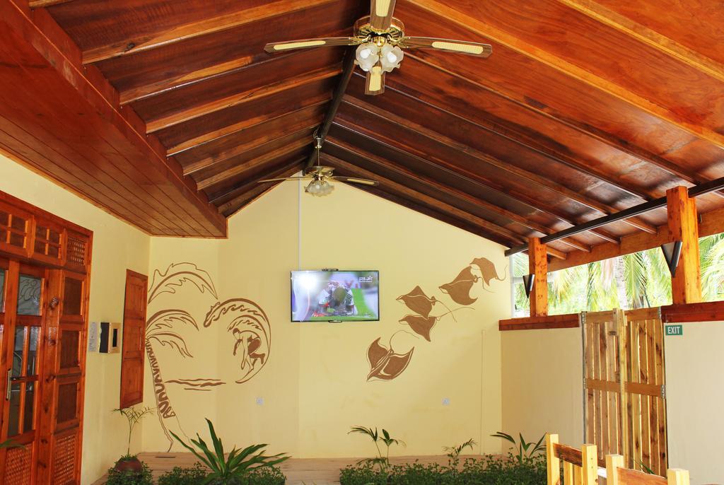 Kaafu Inn Guraidhoo Exterior photo