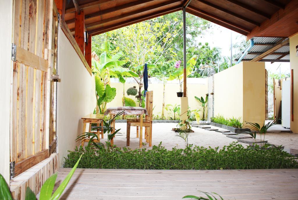 Kaafu Inn Guraidhoo Exterior photo