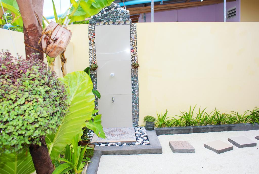Kaafu Inn Guraidhoo Exterior photo